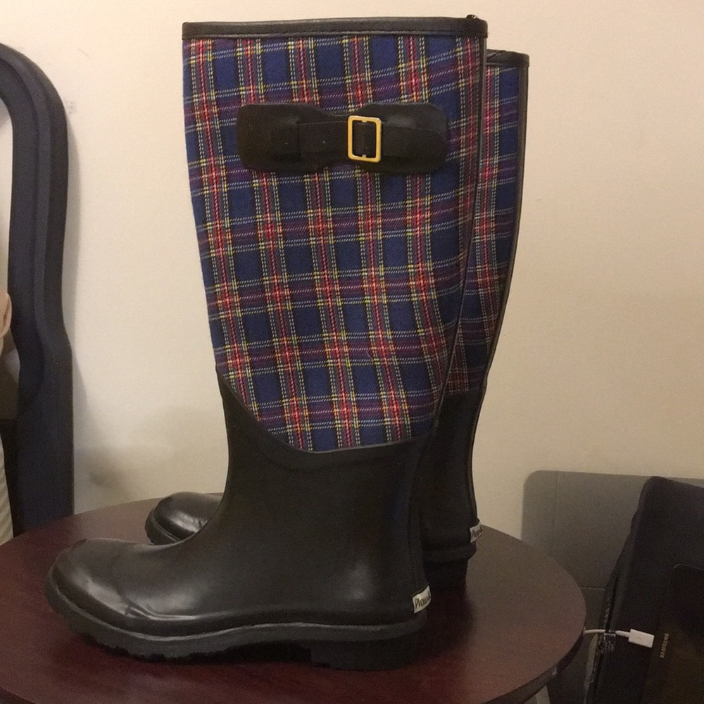 Plow and Hearth rain boots